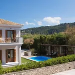 Villa Aeriko Homes Of Distinction