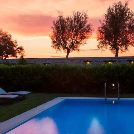 Vilă Aeriko Homes Of Distinction