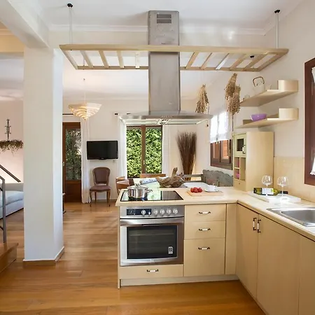 Aeriko Homes Of Distinction *