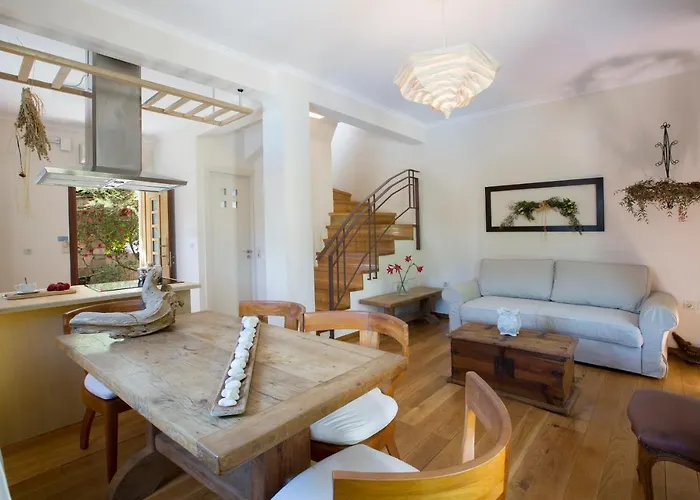 Villa Aeriko Homes Of Distinction *